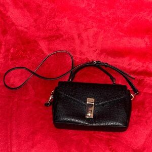 GUESS Crossbody/Shoulder Black Bag